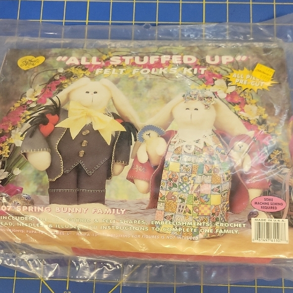 All Stuffed Up Felt Folks Kit Bunny Family Vintage - Picture 1 of 4